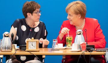 La dauphine de Merkel ne rassure pas