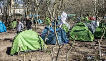 La police démantèle un camp à Calais