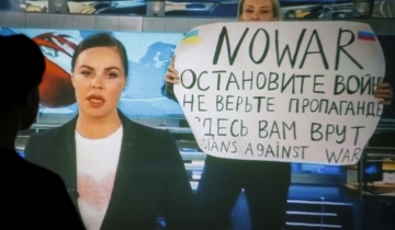 La protestataire de la télé russe condamnée à une amende et libérée