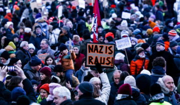 Centaines de milliers de personnes contre l'extrême droite