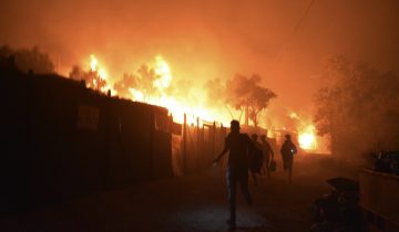 Le camp de migrants de Moria en feu